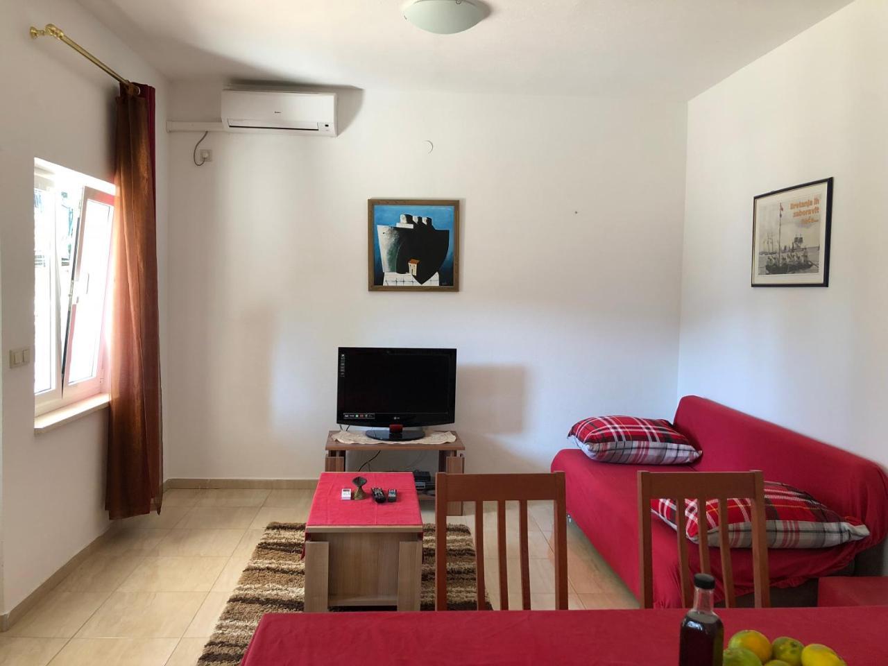 Nikola Apartment