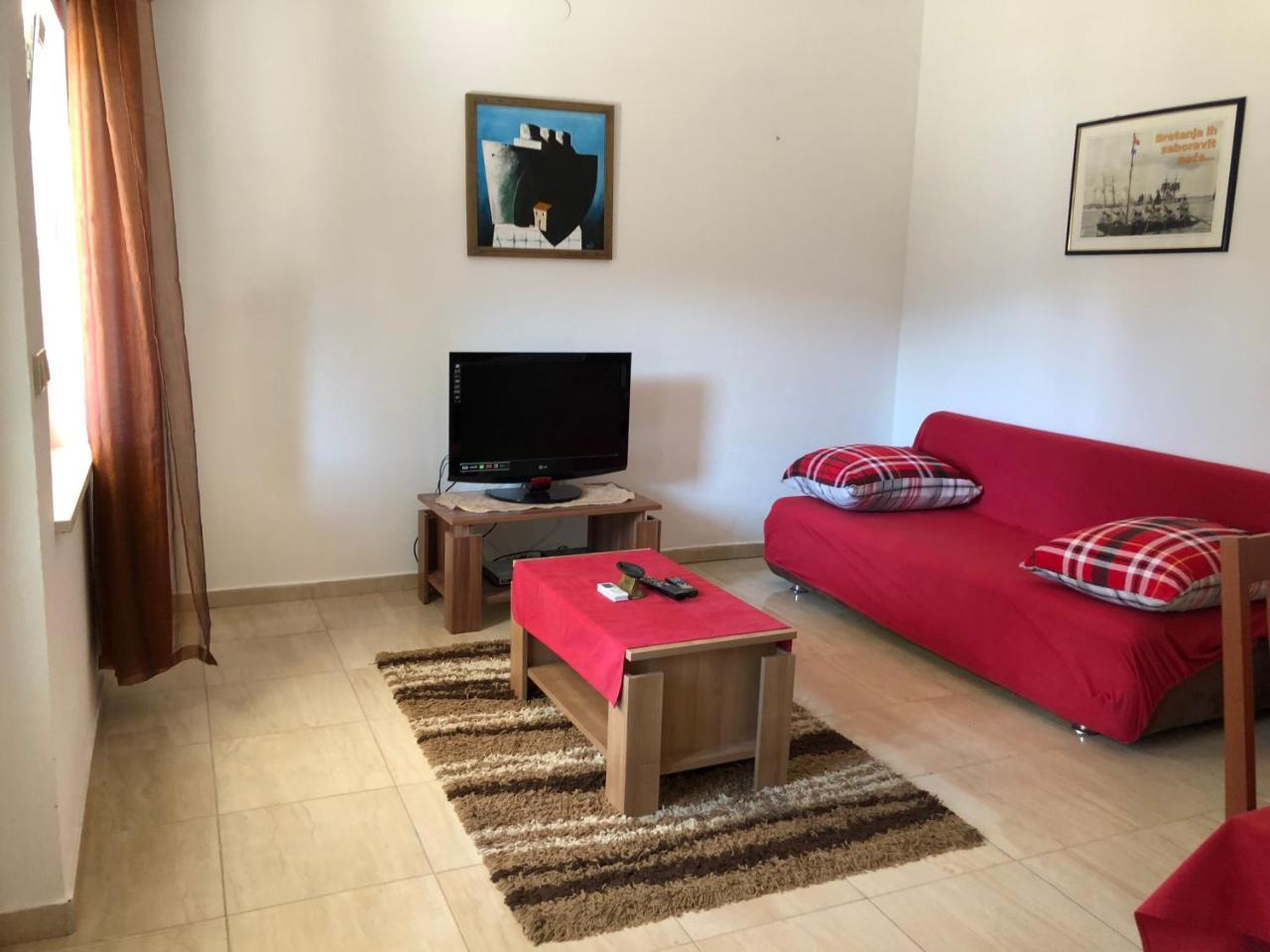 Nikola Apartment